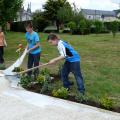  Mise en place des graviers et Arrosage des plantations par la classe pour l’inclusion scolaire (CLIS) de l’école Jacques Brel