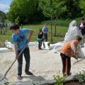  Mise en place des graviers et Arrosage des plantations par la classe pour l’inclusion scolaire (CLIS) de l’école Jacques Brel