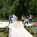 Mise en place des graviers et Arrosage des plantations par la classe pour l’inclusion scolaire (CLIS) de l’école Jacques Brel