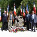 Famille avec les porte-drapeaux