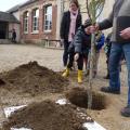 Plantation de l'arbre (pommier Reine des Reinettes)